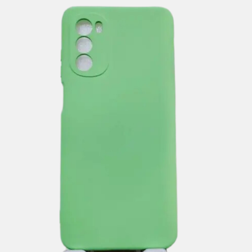 Capa Case Motorola G52 com Proteção de Câmera Contornando a Câmera. O produto exclusivo para o modelo Motorola G52, e por isso não se adapta aos botões de volume, a lateral, as curvas e entradas de outros aparelhos. Observações: A cor do produto pode ser um pouco diferente das imagens ilustrativas, por causa das cores de brilho e contraste do seu computador, notebook ou Smartphone. Ou variar um tom acima ou abaixo de acordo com o lote. * Possui entradas de Fone e carregador e saídas se som . * Produtos a Pronta Entrega. * Pedidos enviados imediatamente após a aprovação do Pagamento. * Variadas Cores.